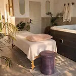 Un Au Verger-dog Friendly-jacuzzi & Massages Chalet