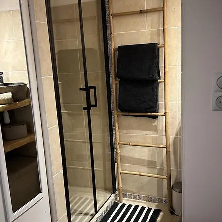 Un Chalet Au Verger-Dog Friendly-Jacuzzi & Massages בקתה *